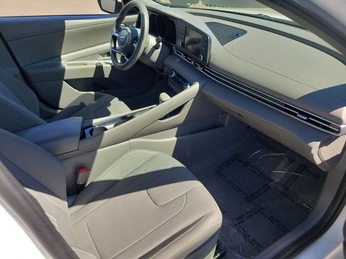 Certified 2023 Hyundai Elantra Blue FWD image 17