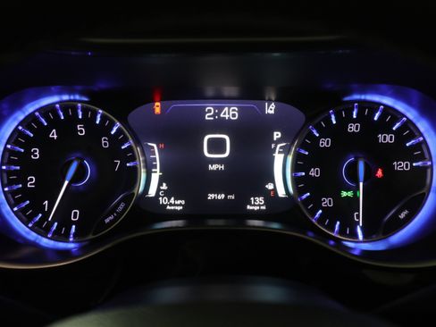 Used 2024 Chrysler Pacifica Limited image 18