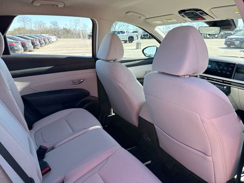 Used 2025 Hyundai Tucson SE image 24