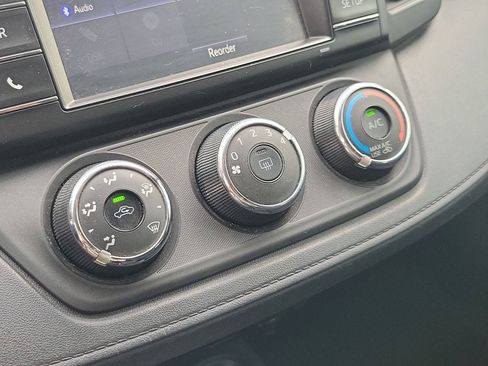 Used 2016 Toyota RAV4 LE FWD image 26