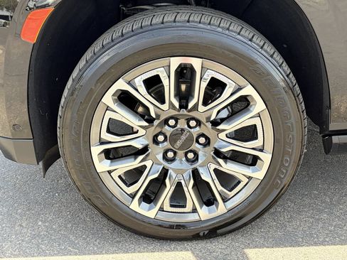 Used 2024 GMC Yukon Denali Ultimate AWD/4WD image 9