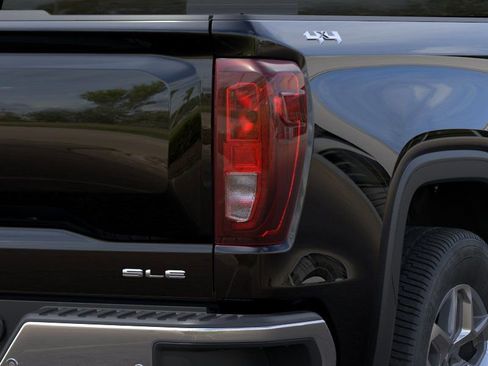 New 2026 GMC Sierra 1500 SLE w/ Preferred Package AWD/4WD image 12