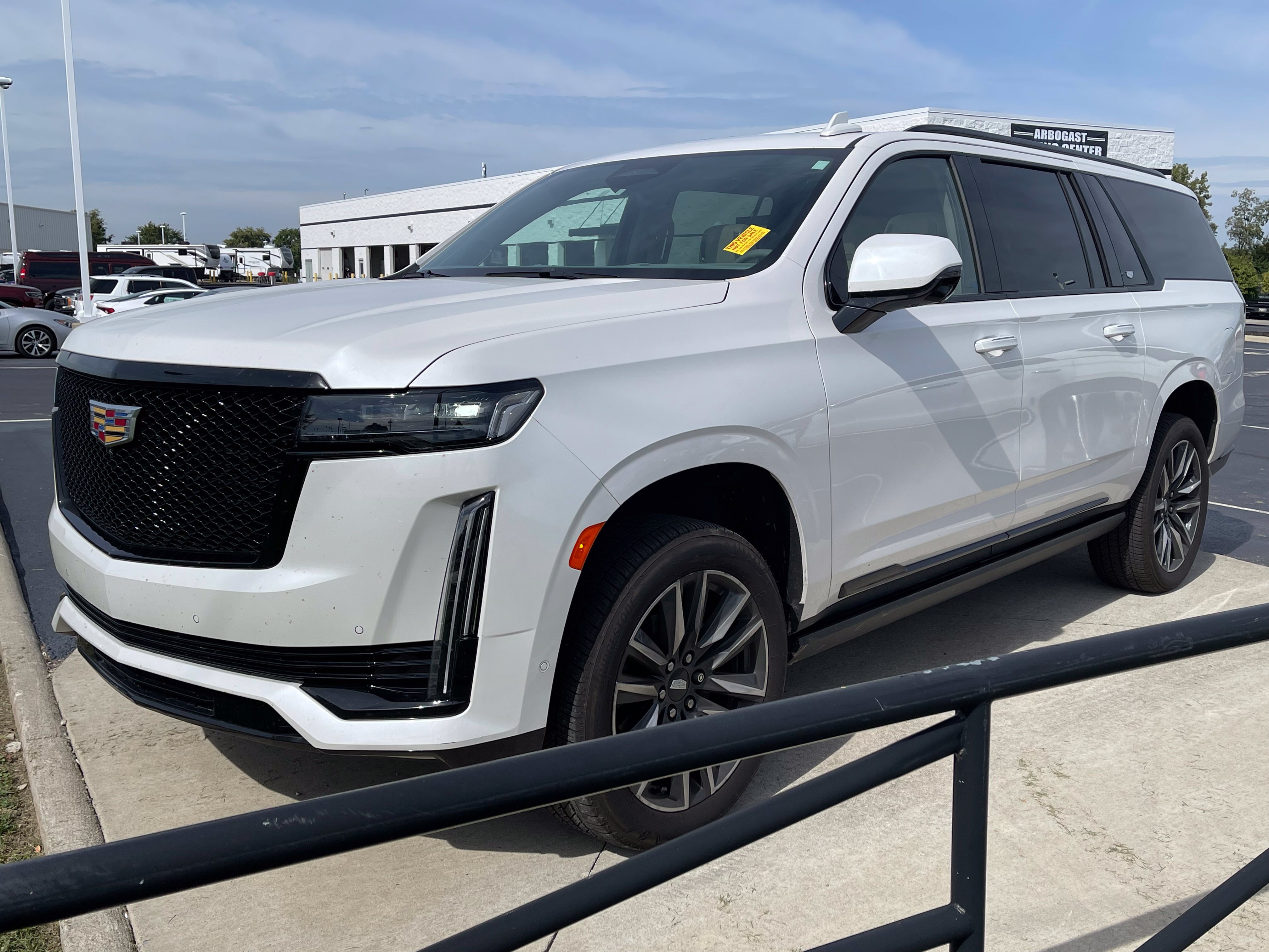 Used 2021 Cadillac Escalade ESV Sport Platinum w/ Heavy-Duty Trailer Package AWD/4WD image 3