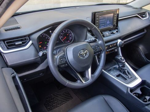 Used 2020 Toyota RAV4 XLE Premium FWD image 12