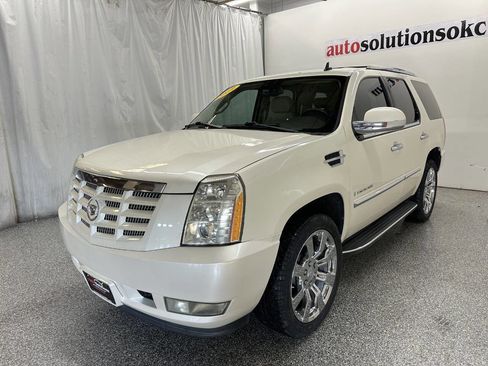 Used 2009 Cadillac Escalade 2WD image 3