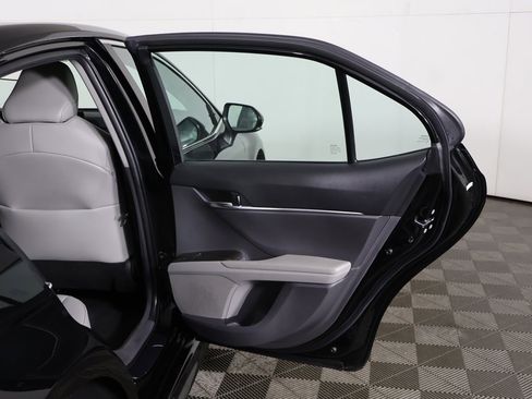 Used 2022 Toyota Camry SE image 18