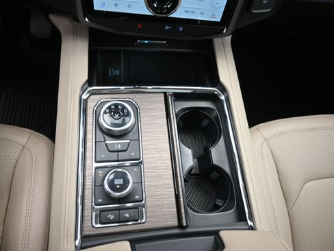 Used 2022 Ford Expedition Limited image 21