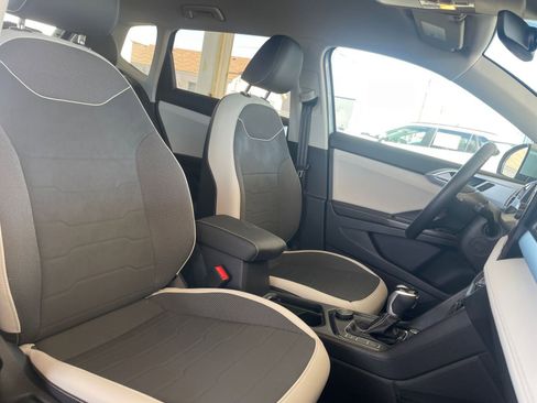 Used 2025 Volkswagen Taos SE image 36