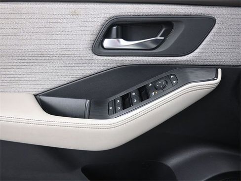 Used 2023 Nissan Rogue SV image 25