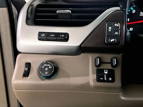 Used 2017 Chevrolet Tahoe Premier RWD image 36