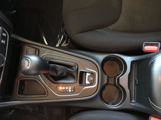Used 2019 Jeep Cherokee Latitude w/ Popular Appearance Group FWD image 19
