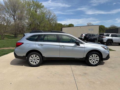 Used 2019 Subaru Outback 2.5i AWD/4WD image 7
