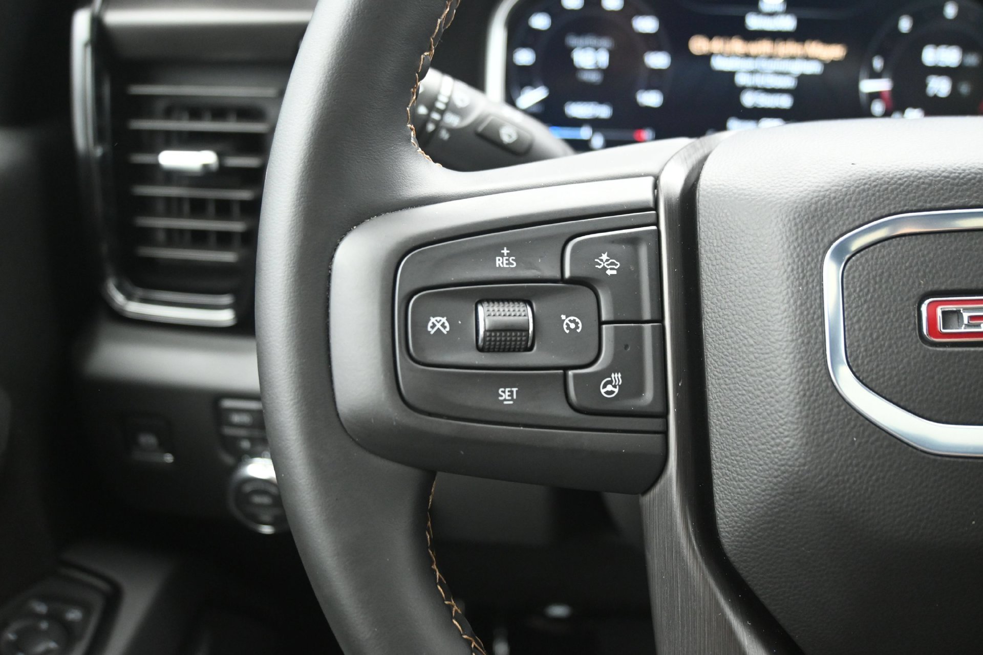 Used 2026 GMC Sierra 3500 AT4 w/ AT4 Premium Plus Package AWD/4WD image 19