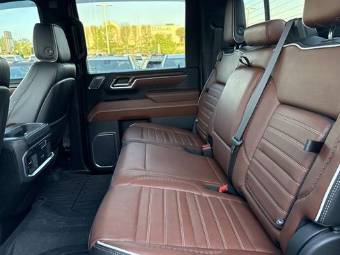 Used 2024 GMC Sierra 2500 Denali Ultimate image 6