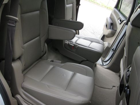 Used 2019 Chevrolet Tahoe Premier RWD image 39