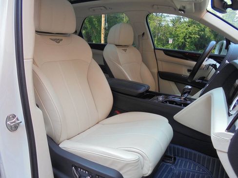 Used 2019 Bentley Bentayga AWD/4WD image 10