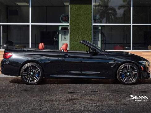 Used 2018 BMW M4 Convertible image 9