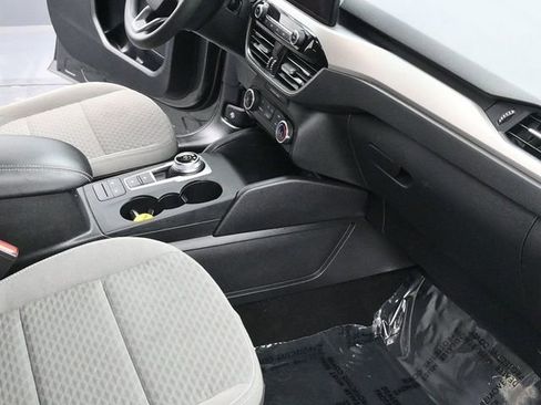 Used 2022 Ford Escape SE image 17