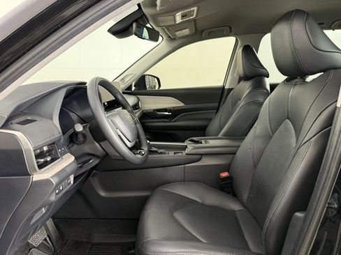 Used 2024 Toyota Grand Highlander AWD image 14