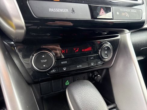 Used 2020 Mitsubishi Eclipse Cross LE image 28