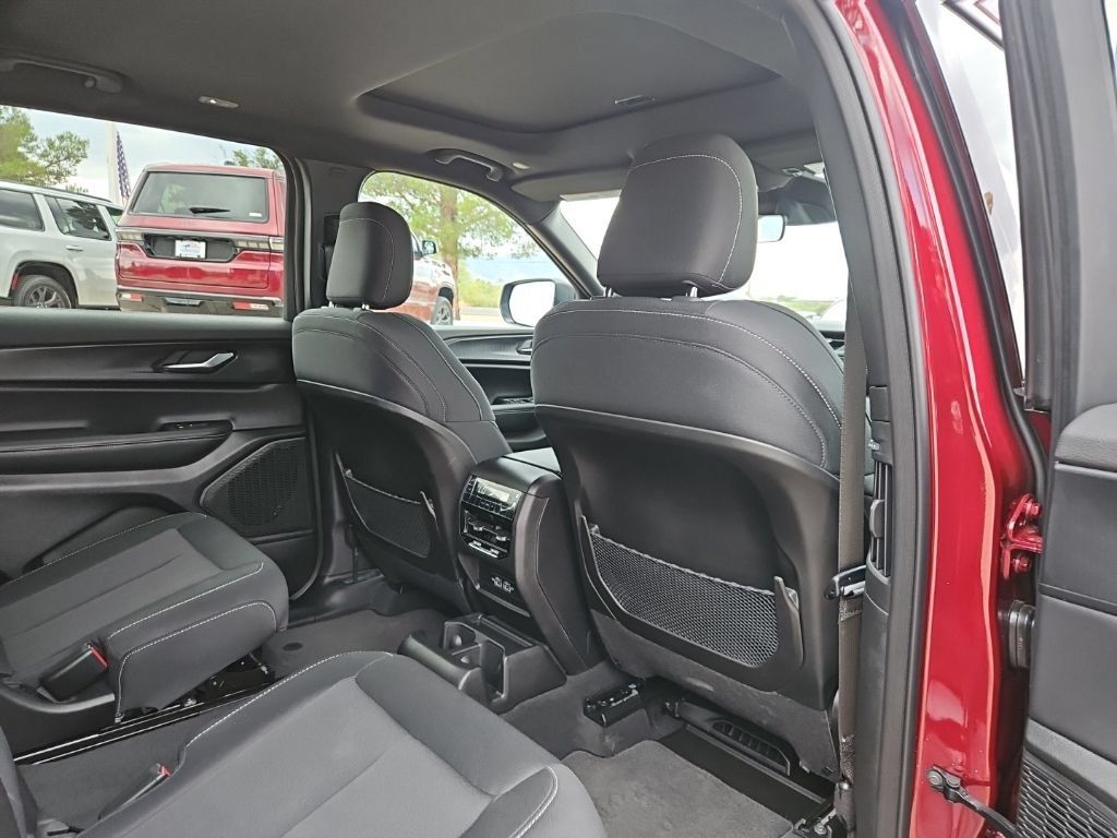 Used 2025 Jeep Grand Cherokee L Laredo w/ Trailer Tow Package AWD/4WD image 27