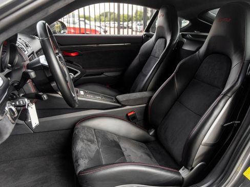 Certified 2016 Porsche Cayman GT4 RWD image 5