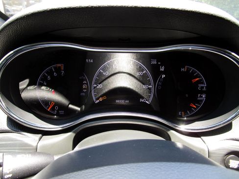 Used 2020 Jeep Grand Cherokee Altitude image 12