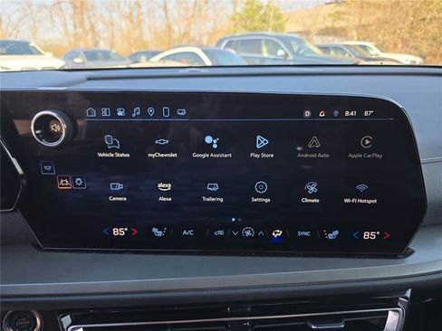 Used 2025 Chevrolet Traverse LT FWD image 24