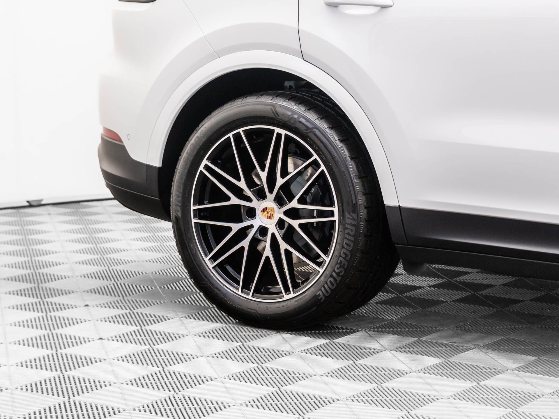 Certified 2026 Porsche Cayenne AWD/4WD image 36