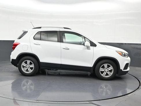Used 2019 Chevrolet Trax LT w/ LT Convenience Package FWD image 7