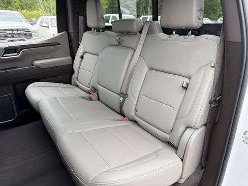Used 2022 GMC Sierra 1500 SLT w/ SLT Premium Plus Package AWD/4WD image 17