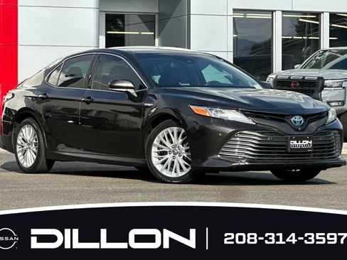 Used 2018 Toyota Camry XLE w/ Audio Package FWD image 2