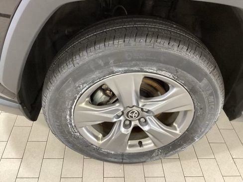Used 2025 Toyota RAV4 XLE AWD/4WD image 20
