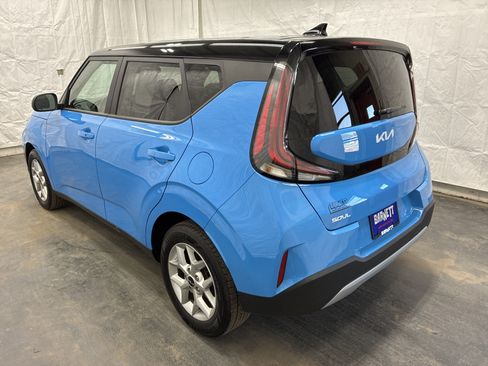 Certified 2023 Kia Soul S FWD image 4