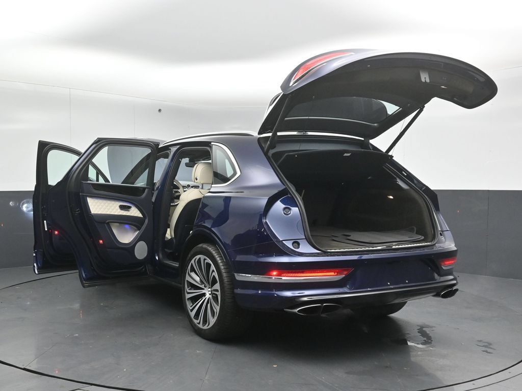 Used 2021 Bentley Bentayga AWD/4WD image 55