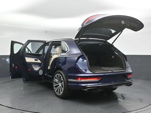 Used 2021 Bentley Bentayga AWD/4WD image 55