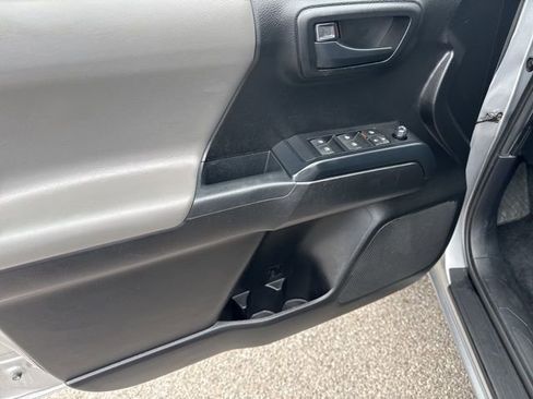 Used 2021 Toyota Tacoma SR AWD/4WD image 15
