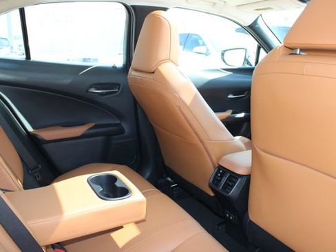 Used 2019 Lexus UX 200 FWD image 7
