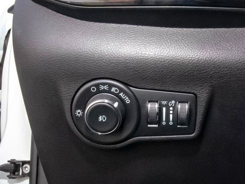 Used 2023 Jeep Compass Trailhawk image 11