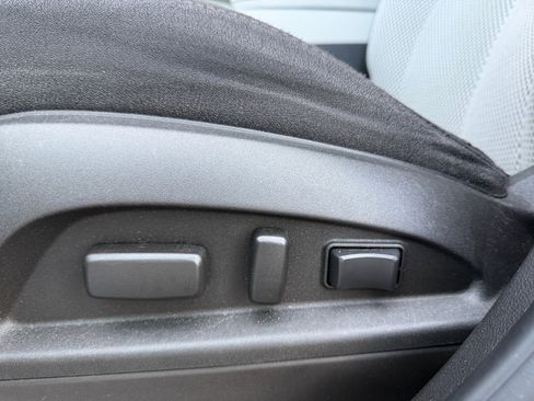 Used 2011 Chevrolet Equinox LT w/ Driver Convenience Package image 14