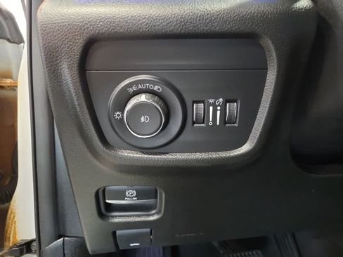 Used 2024 Jeep Grand Cherokee Summit w/ Advanced Protech Group IV AWD/4WD image 23
