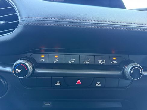 Used 2019 MAZDA MAZDA3 Sedan FWD image 11