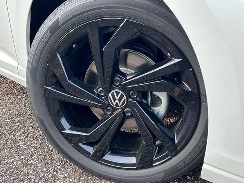 New 2026 Volkswagen Jetta SE image 2