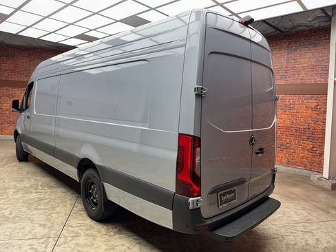Used 2025 Mercedes-Benz Sprinter 3500 image 3