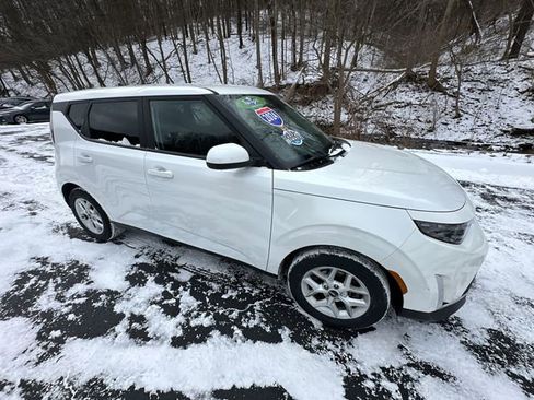 Used 2024 Kia Soul LX w/ Option Group 015 image 11