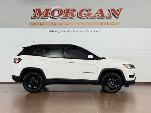 Used 2018 Jeep Compass Latitude w/ Popular Equipment Group AWD/4WD image 2