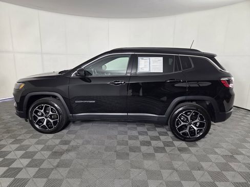 Certified 2025 Jeep Compass Limited image 9