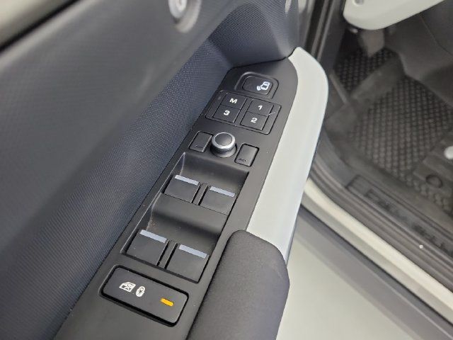 Used 2021 Land Rover Defender 110 SE AWD/4WD image 20