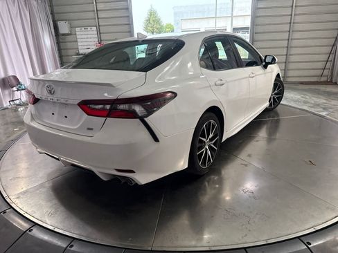 Used 2022 Toyota Camry SE FWD image 5
