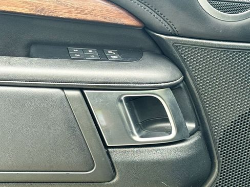 Used 2020 Land Rover Discovery HSE Luxury image 13